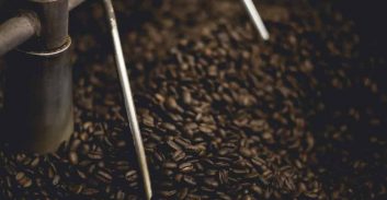 מפעל לזיוף קפה שחור עלית נחשף במושב בדרום