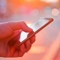 צילם בסלולארי ושלח לחבר'ה (אילוסטרציה: FREEPIK)