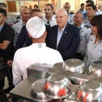 הנשיא ריבלין בביקור בכלא