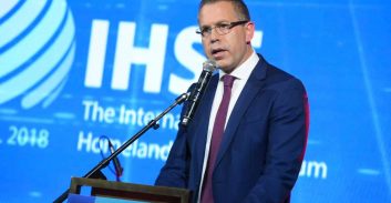 "נטיל אחריות על רשת טוויטר בגלל הסתה לטרור"