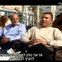 לכאורה הוסיפו כסף תמורת מצלמות במקלחות. בני ברששת ועופר סלע (צילום מערוץ2)