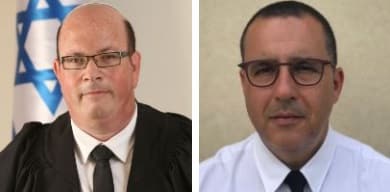 עו"ד רונן חליוה (מימין) והשופט ארז פורת