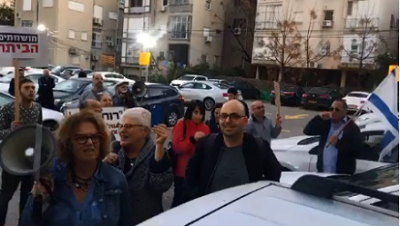 אלדד יניב ופעילים מול הלשכה