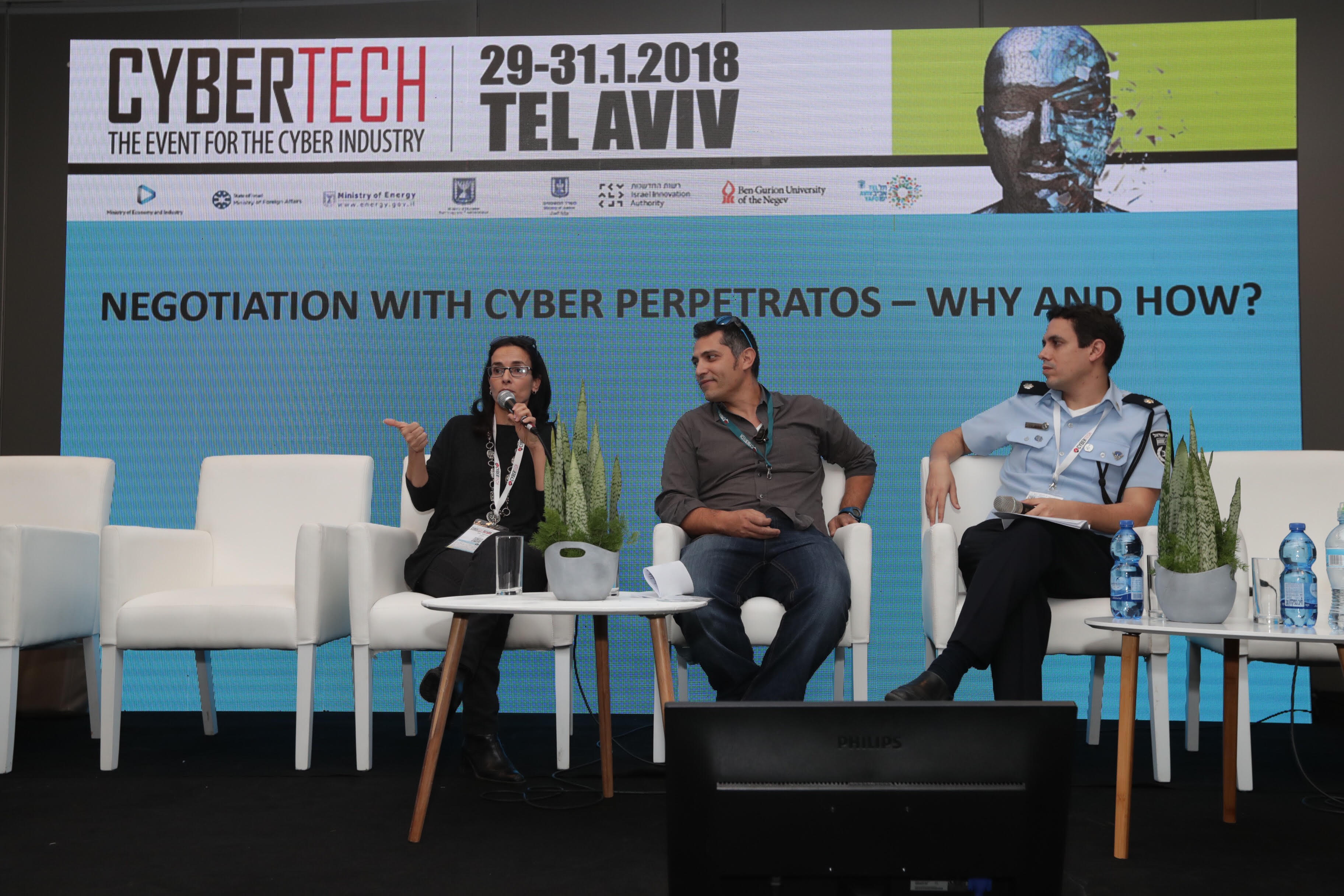 מימין לשמאל: רפ"ק יניב עזאני, טירן פרטוק ומירב לביא