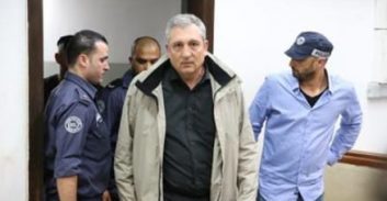 השופטת פוזננסקי מציעה לניר חפץ למסור גרסה