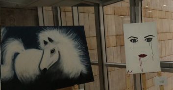 תערוכת ציורים של נערות בסיכון משפרעם בבית משפט השלום בנצרת