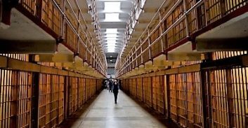 האסיר שהתלונן נגד סגנית מנהלת איילון הועבר לאגף הפרדה בכלא אחר