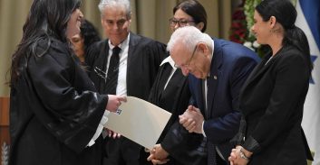 "אנו חיים בעידן של שפוט את השופטים"