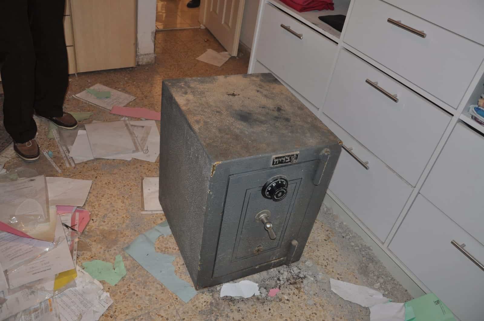 כספת בבית ברעננה - יעקב דהן