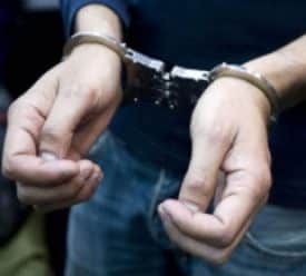 ידיים באזיקים