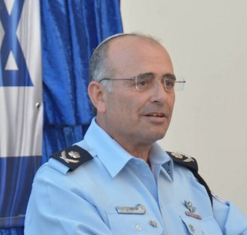 קצין בודק. מפקד מחוז ת"א, ניצב דוד ביתן