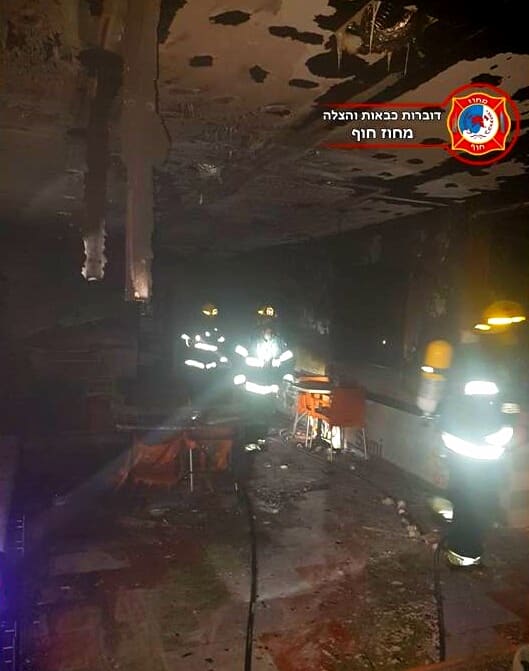 נזק כבד למקום (צילום: כב"ה מחוז חוף)