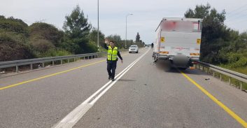 פצוע קשה בתאונת דרכים בין משאית לרכב פרטי בכביש 805