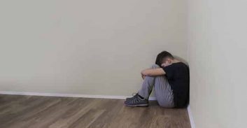 הרג את אשתו, צילק את בנו