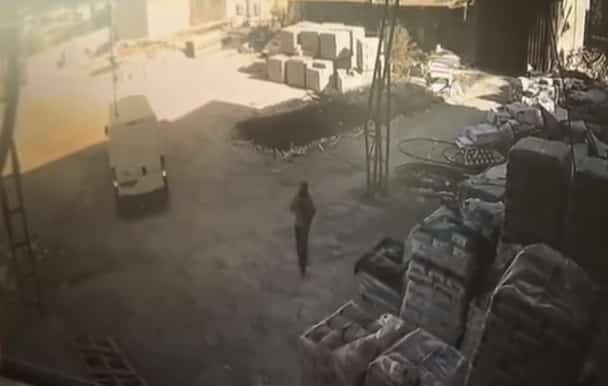 צילומי אבטחה מאחורי המסעדה