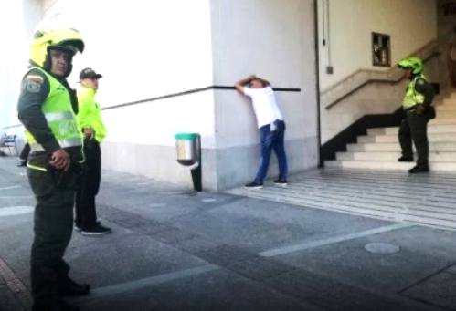 כהן ברגע מעצרו במרכז מסחרי בעיר מדיין