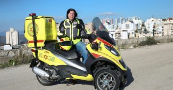 מורה לאנגלית, נהגת אמבולנס, ועכשיו גם אופנוענית מד"א