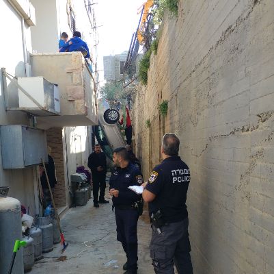 הרכב נפל לתהום