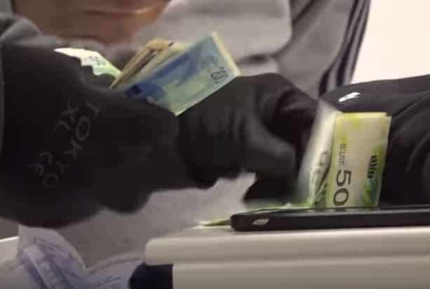 מפעילי הסוכן נתנו לו כסף כדי שישלם לנאשמים (לחצו כאן לצפייה בסרטון המעצרים)