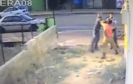 השוטר מכה את פיקאדה (מתוך צילומי אבטחה)