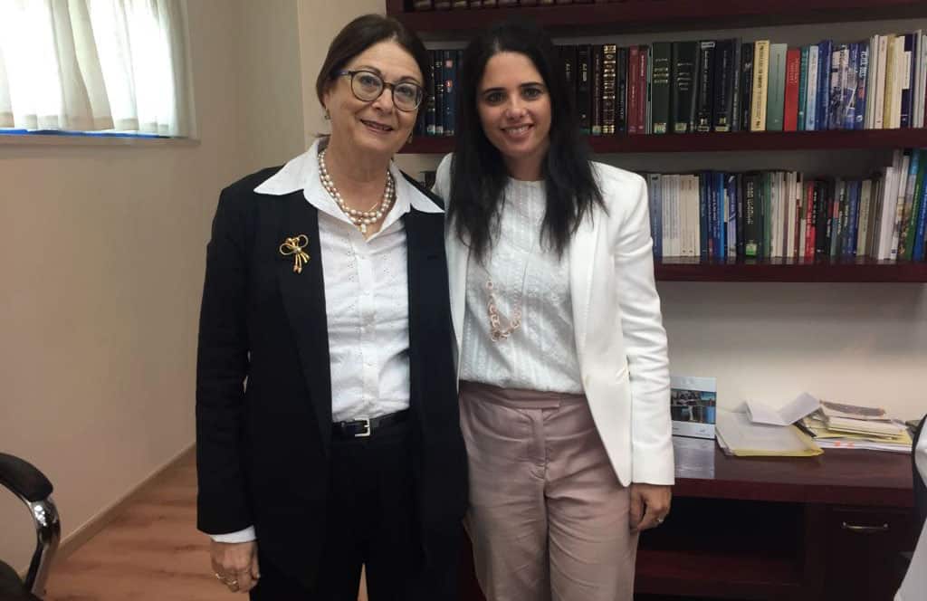 מובילת המאבק בעליון, השרה איילת שקד, עם נשיאת העליון אסתר חיות