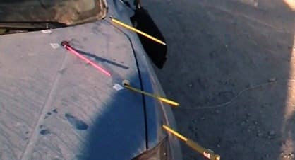 סימון חורי הקליעים ברכב המאזדה