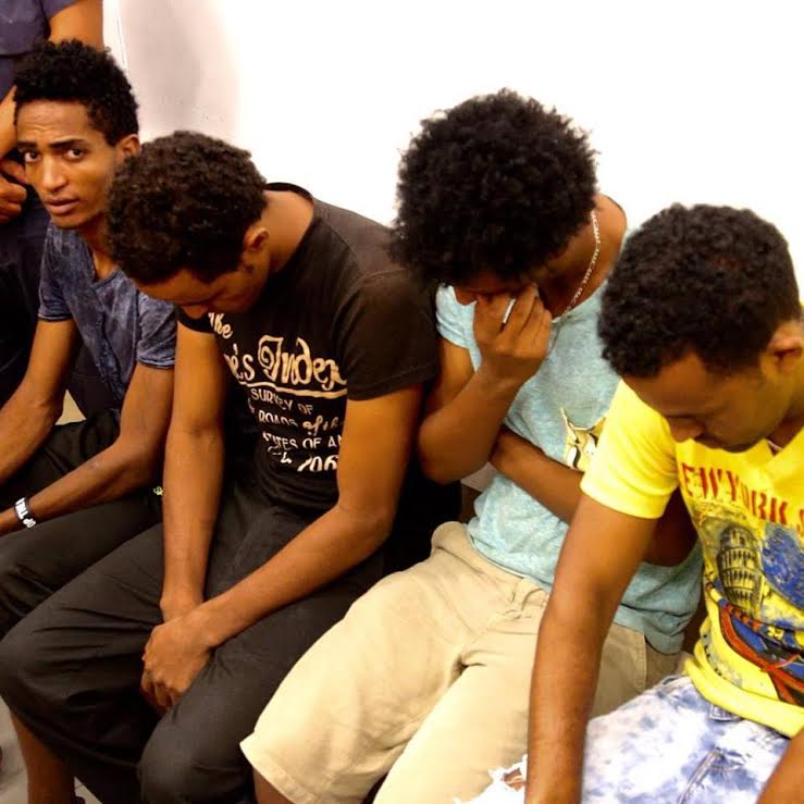 הנאשמים באונס הקבוצתי בבית המשפט לאחר מעצרם