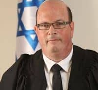 אור עקיבא: טביעת אצבע על בקבוק בנזין הסגירה נאשם בסחיטה באיומים