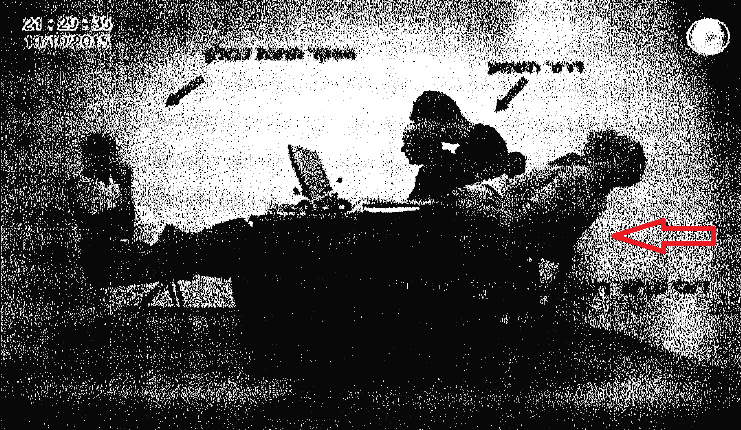 לפי התביעה, אחד החוקרים עינג את עצמו במהלך החקירה