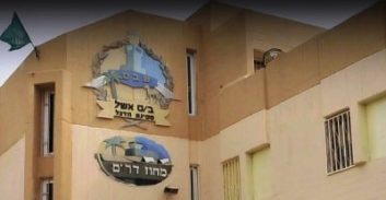 אסיר שיושב על הריגה ביקר את את אמו שאושפזה במצב אנוש