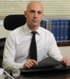 עו"ד מיקי חובה