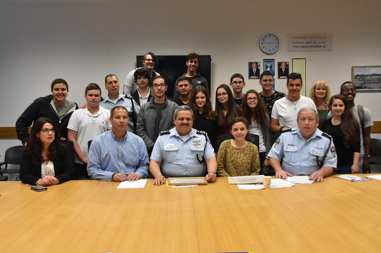 המפכ"ל עם נציגי מועצת התלמידים הארצית ונציגי המועצה הלאומית לשלום הילד