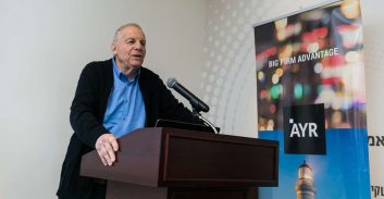 מבקר המדינה דורש מנתניהו לפרט את שכר הטרחה שישלם לפרקליטיו