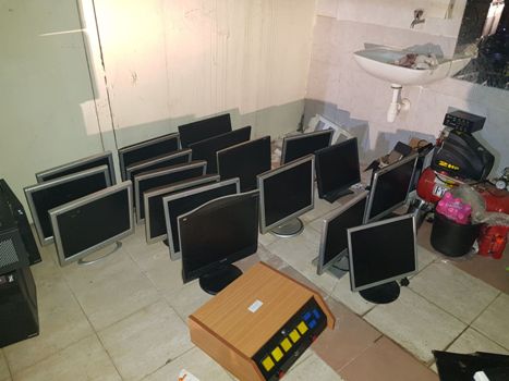 מסכי מחשב שחולטו על ידי המשטרה