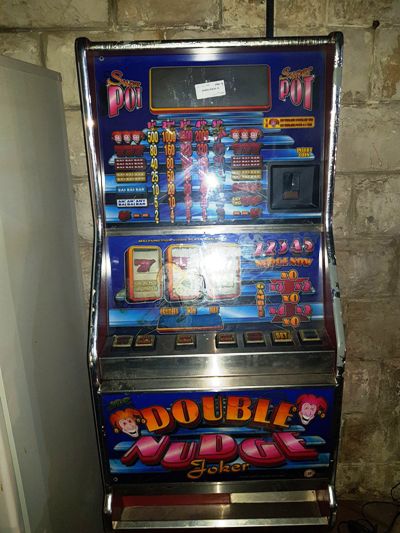 מכונת הימורים שנתפסה במקום