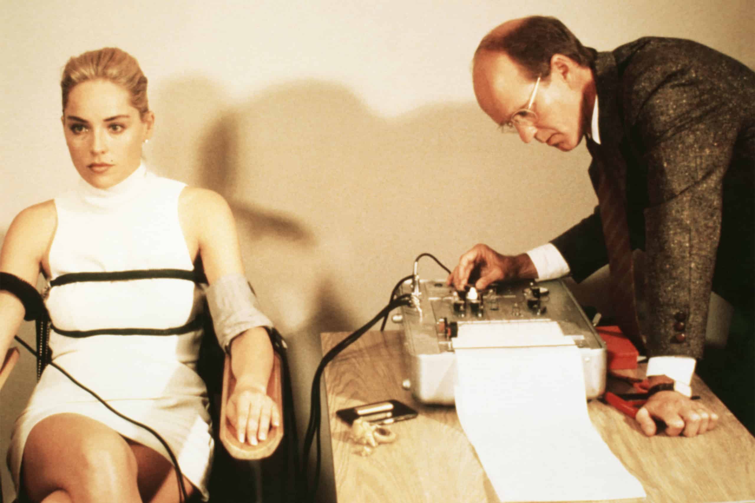 צילום להמחשה: שרון סטון בסצנת הפוליגרף הפרובוקטיבית בסרט "אינסטינקט בסיסי"