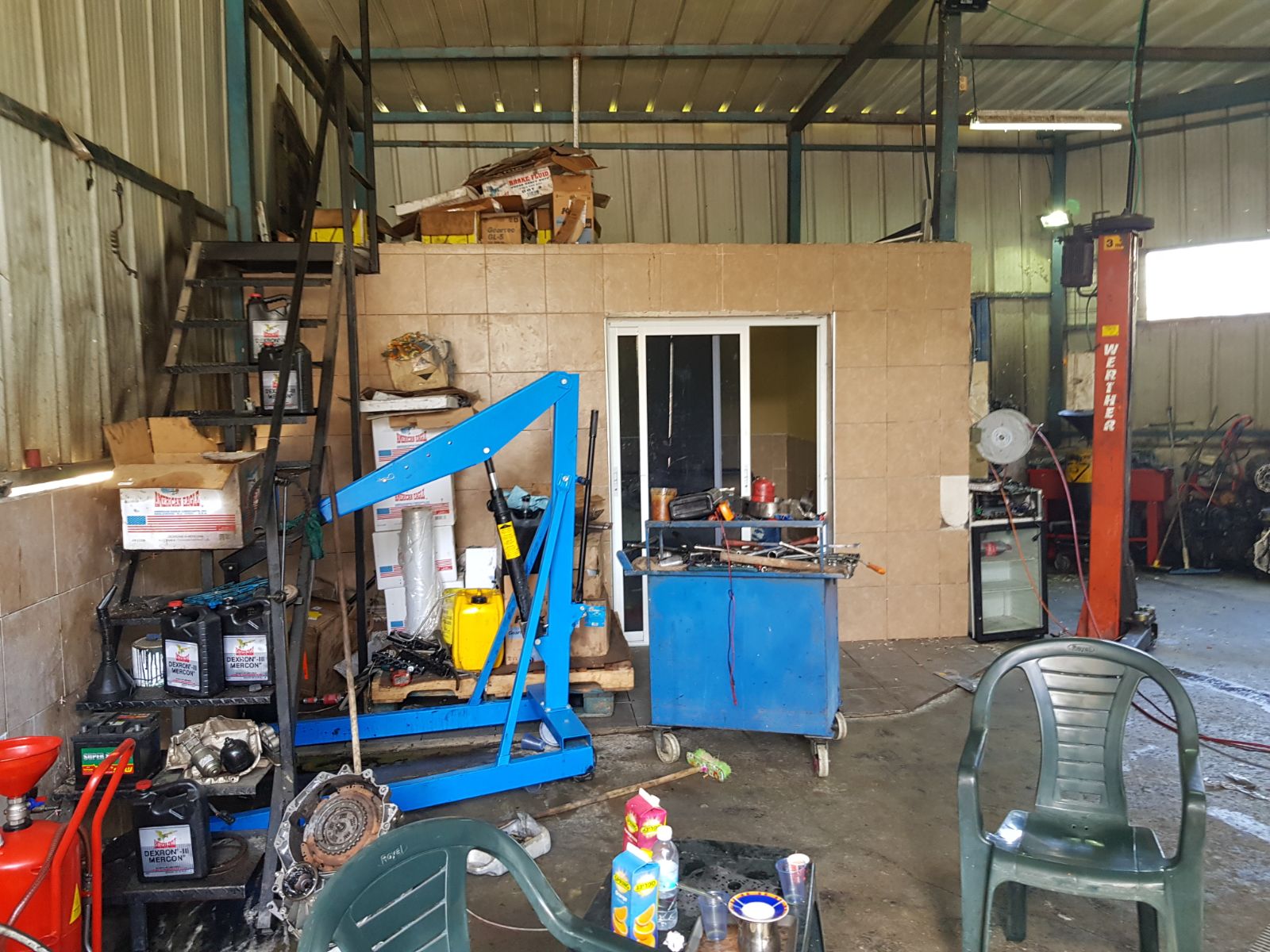 אחד המוסכים הפיראטיים