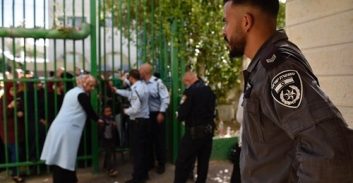 10 פצועים בקטטה והשלכת רימון הלם בקלפי בירכא