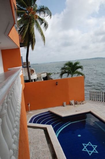 מלחמה מאחורי הפסטורליה