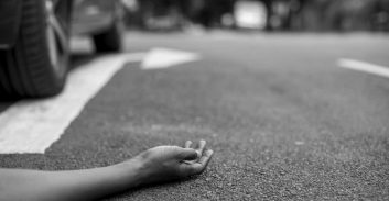 תקף ופצע אישה שתיעדה את הפגיעה שלו ברכב אחר