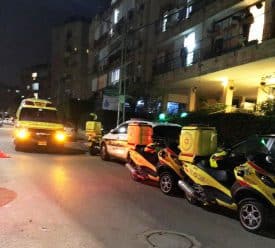 זירת דקירה בבת ים 1.1.19 (צילום: תיעוד מבצעי מד"א)