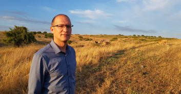 עו"ד תומר שורץ, מעכשיו גם סופר