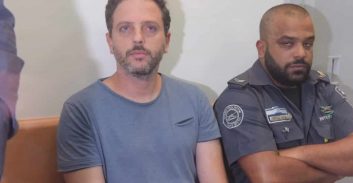 בנו ריינהורן: 35 סעיפי אישום, 120 עדי תביעה ו-121 נפגעות