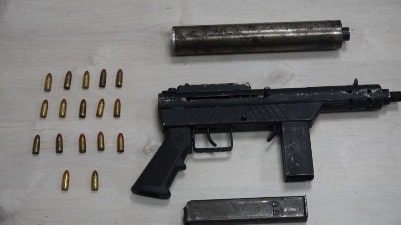 תת מקלע עם משתיק קול ו-17 כדורים נמכר לסוכן הסמוי