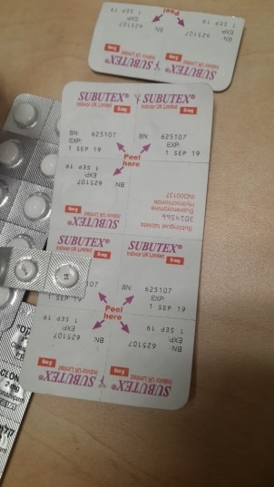 טבליות של כדורים מבוקשים בכלא