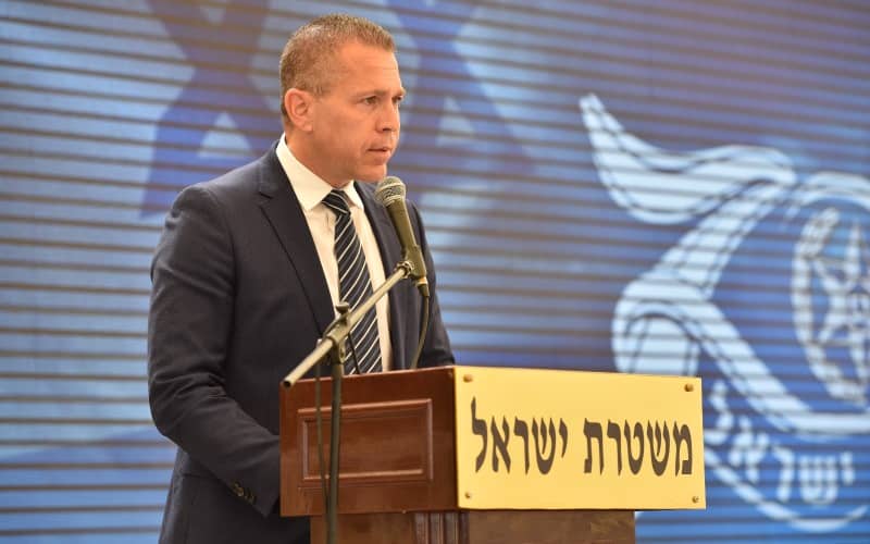 להסיר את הכתם. השר גלעד ארדן