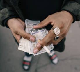 חלפן כספים (אילוסטרציה: Jeremy Paige מאתר Unsplash)