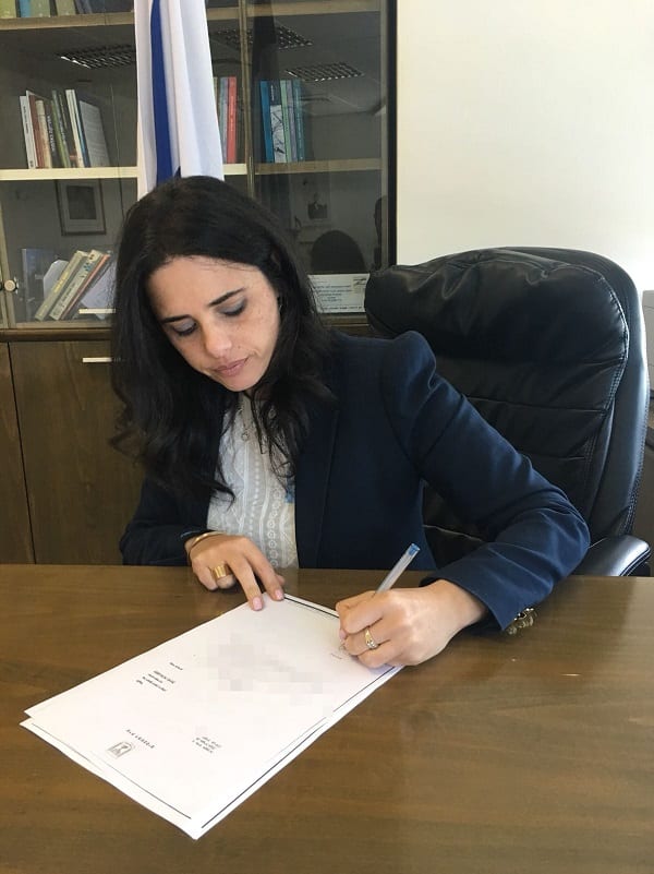 שקד במשרדה. "אין מתאים מהיום להעברת המסר"
