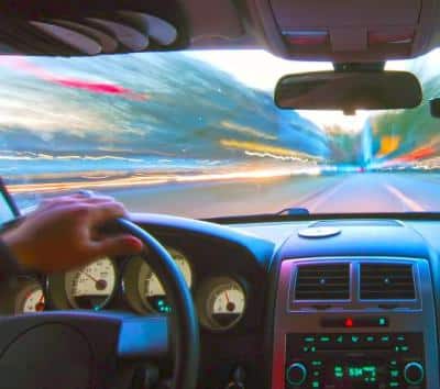 גם נהג במהירות, וגם סיכן את הנהגים האחרים (אילוסטרציה: FREEPIK)