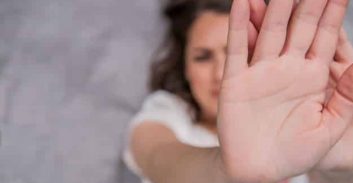 קצין משטרה הרחיק גבר מביתו, השופט ביטל